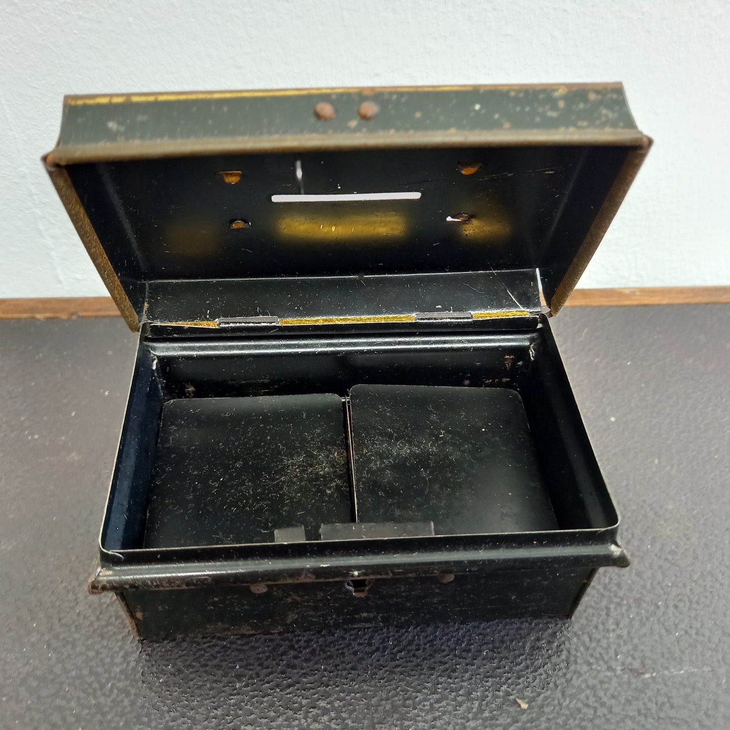 Little Antique Money Box: Vintage Metal Box/Rusty Box/Vintage Metal Container/Vintage Storage Tin/Metal Storage Box/Rustic Box/Trinket Box