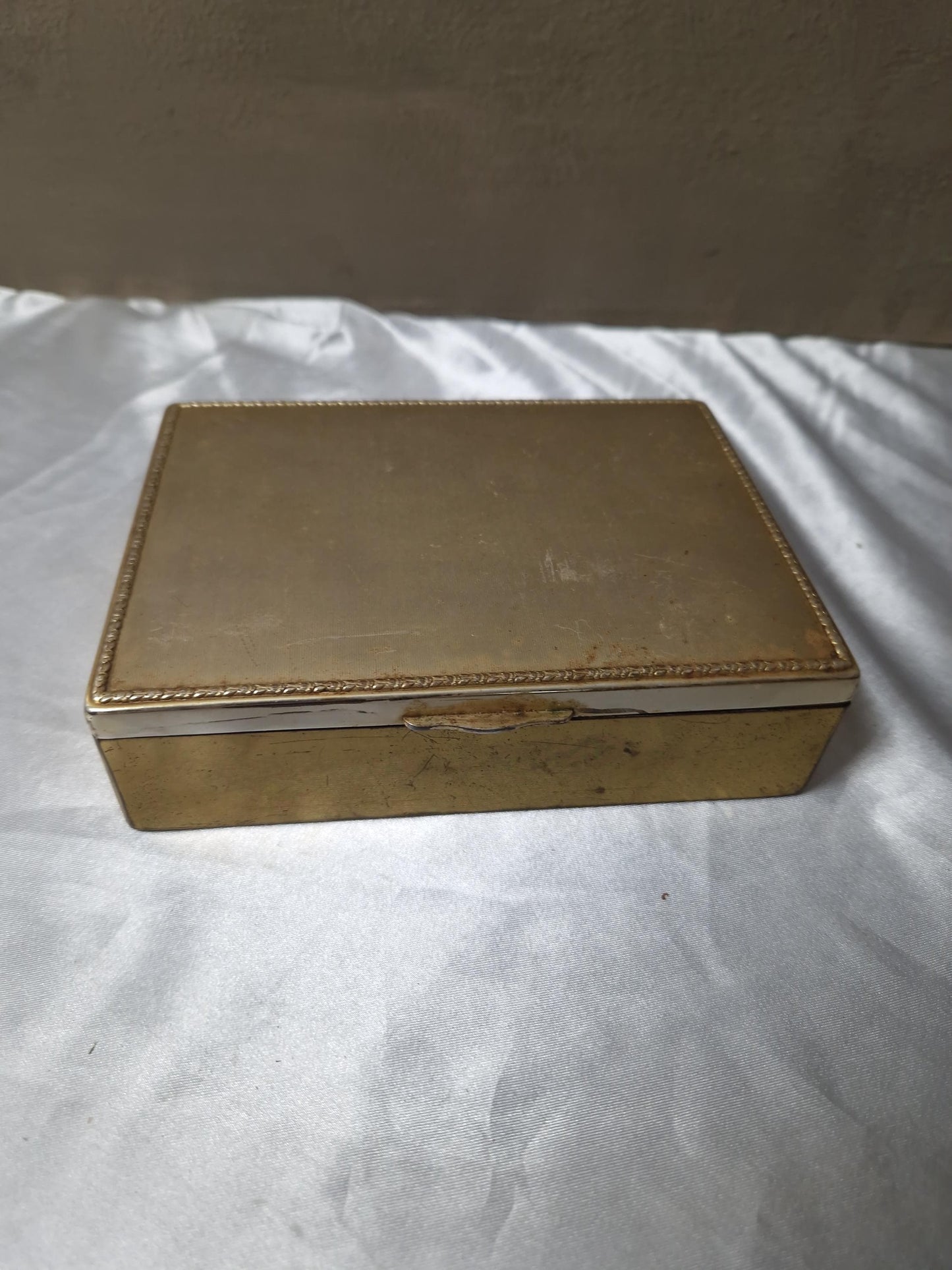 Beautiful 1950s wood lined brass cigarette case: State Express Cigarettes/Tobacco/Cigar box/Trinket Box/Bar Decor/Groomsmen Cigarette Box