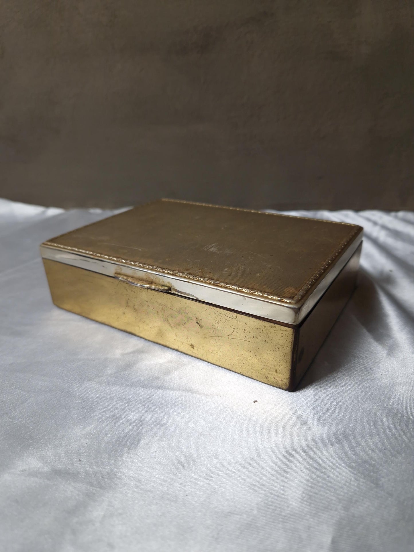 Beautiful 1950s wood lined brass cigarette case: State Express Cigarettes/Tobacco/Cigar box/Trinket Box/Bar Decor/Groomsmen Cigarette Box