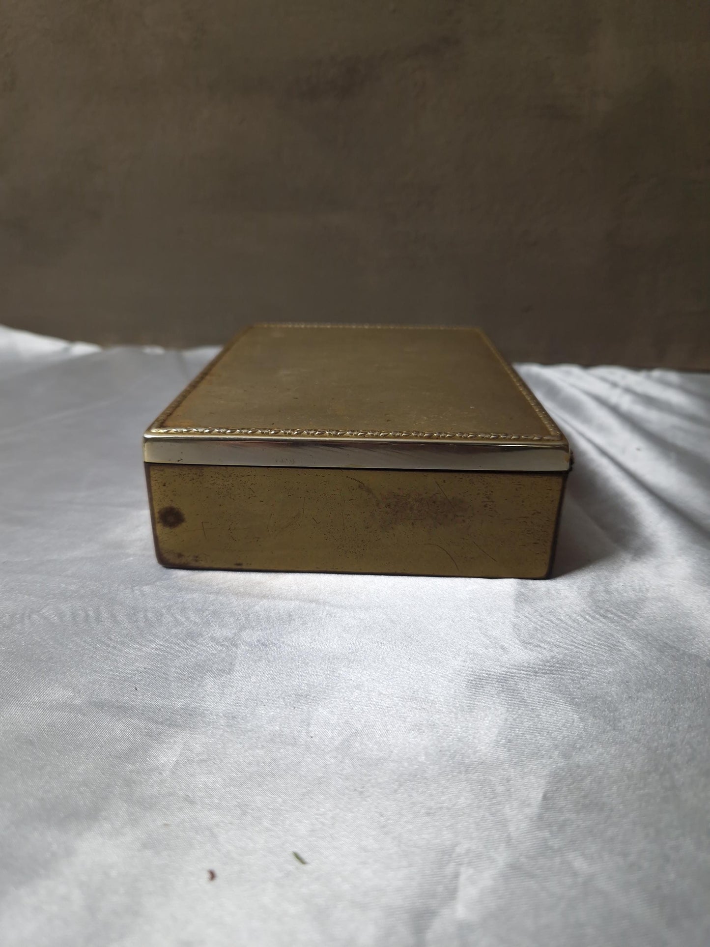 Beautiful 1950s wood lined brass cigarette case: State Express Cigarettes/Tobacco/Cigar box/Trinket Box/Bar Decor/Groomsmen Cigarette Box