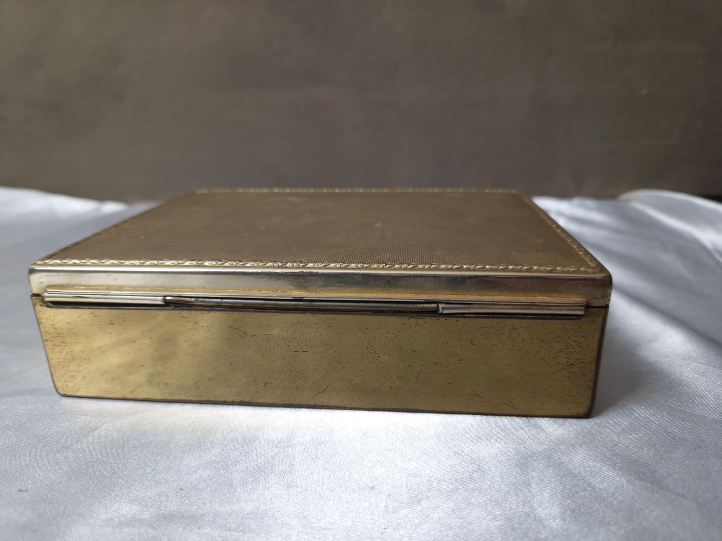 Beautiful 1950s wood lined brass cigarette case: State Express Cigarettes/Tobacco/Cigar box/Trinket Box/Bar Decor/Groomsmen Cigarette Box