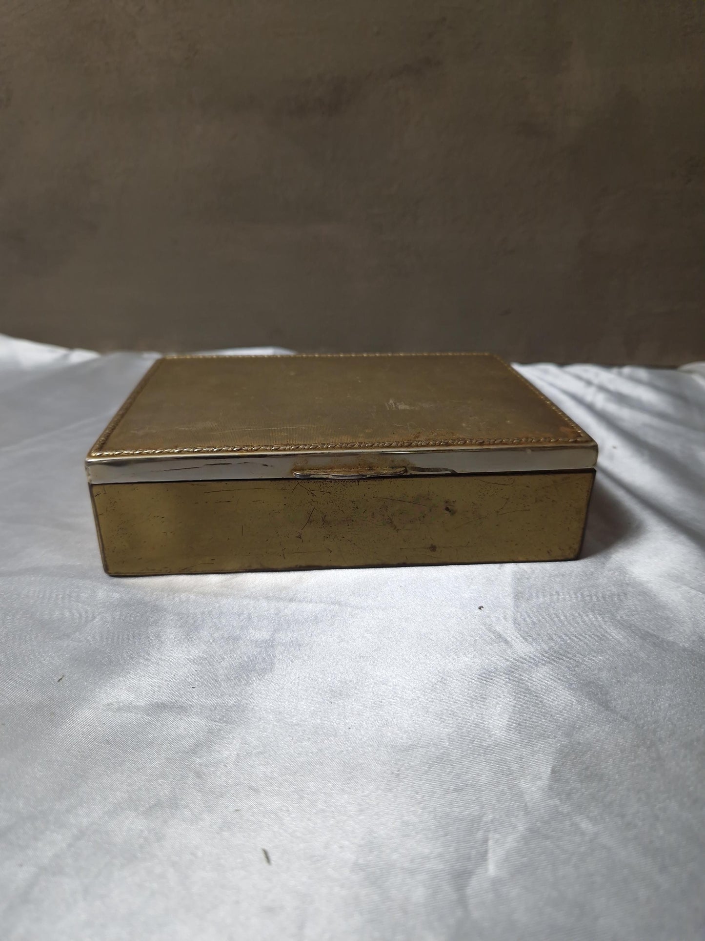 Beautiful 1950s wood lined brass cigarette case: State Express Cigarettes/Tobacco/Cigar box/Trinket Box/Bar Decor/Groomsmen Cigarette Box
