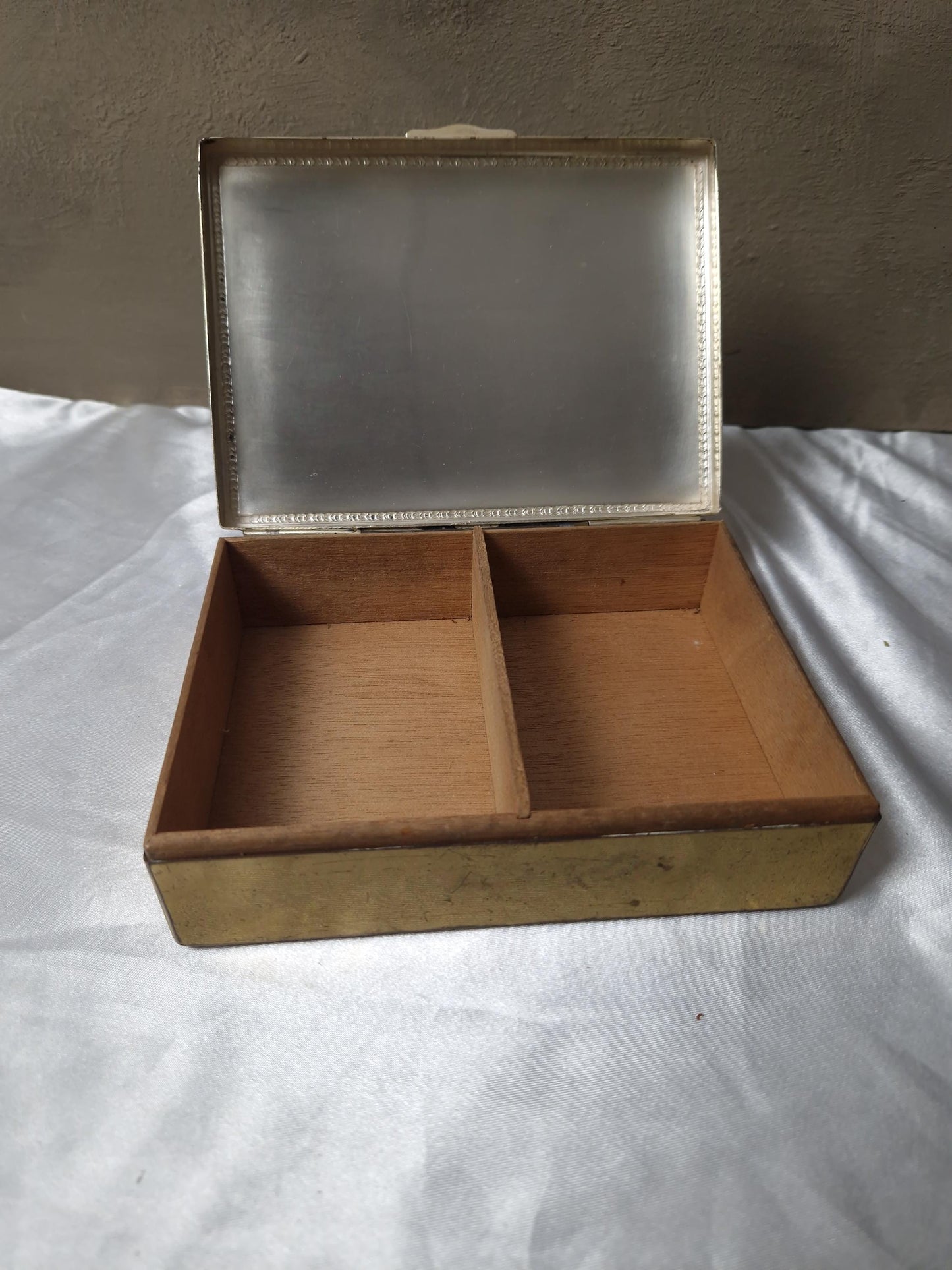 Beautiful 1950s wood lined brass cigarette case: State Express Cigarettes/Tobacco/Cigar box/Trinket Box/Bar Decor/Groomsmen Cigarette Box