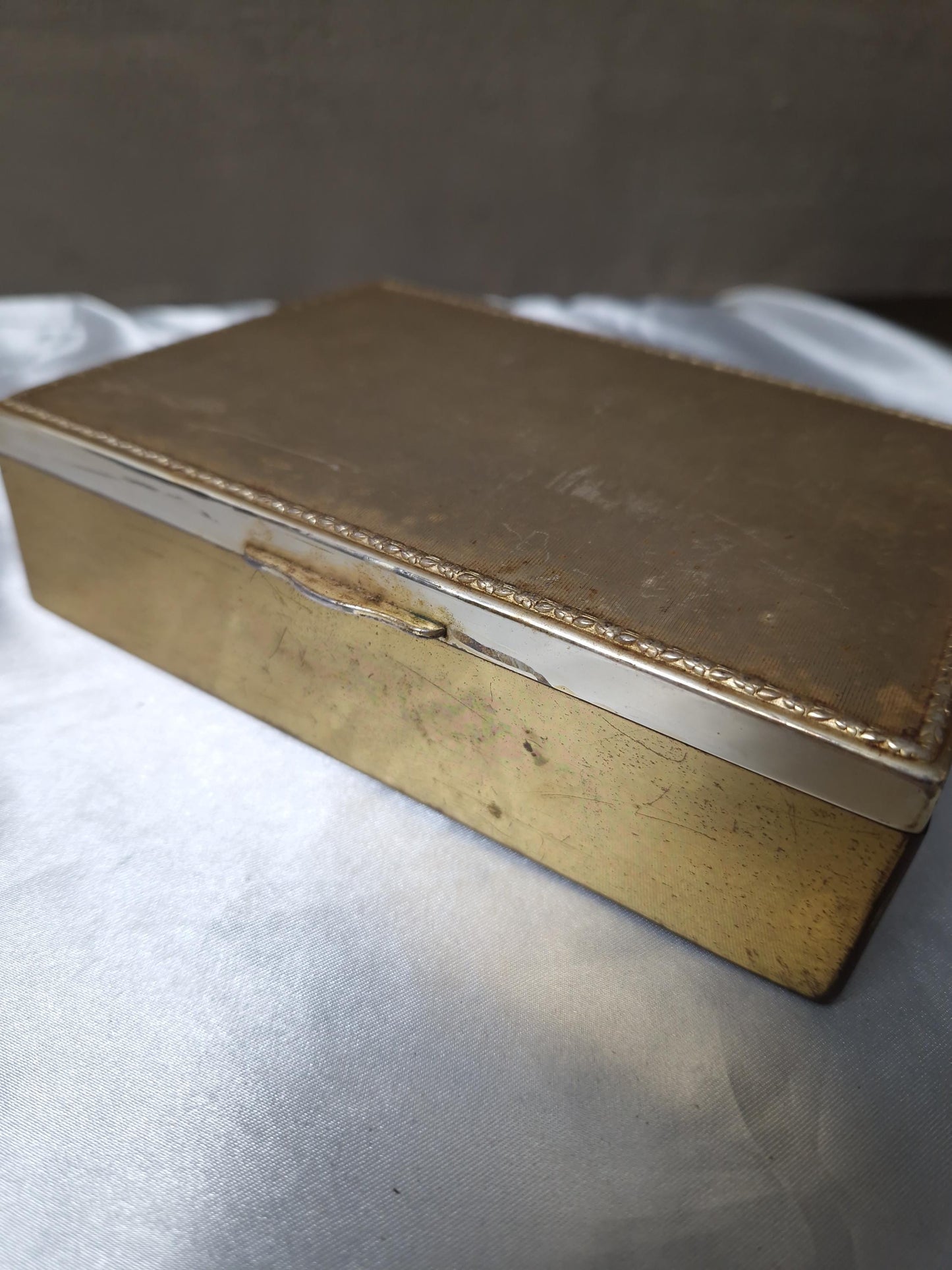 Beautiful 1950s wood lined brass cigarette case: State Express Cigarettes/Tobacco/Cigar box/Trinket Box/Bar Decor/Groomsmen Cigarette Box